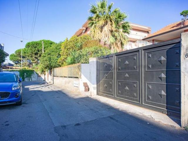 Porzione di villa in vendita a Gravina di Catania