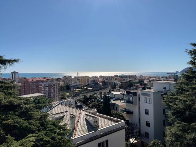 porzione di villa in vendita a Savona, Mongrifone