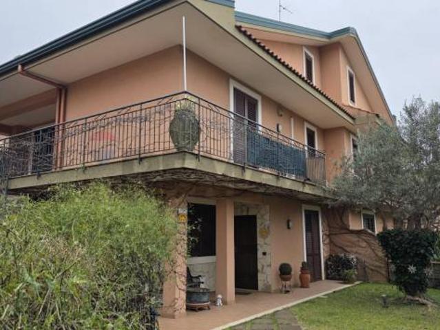 Porzione di villa in vendita a San Gregorio di Catania