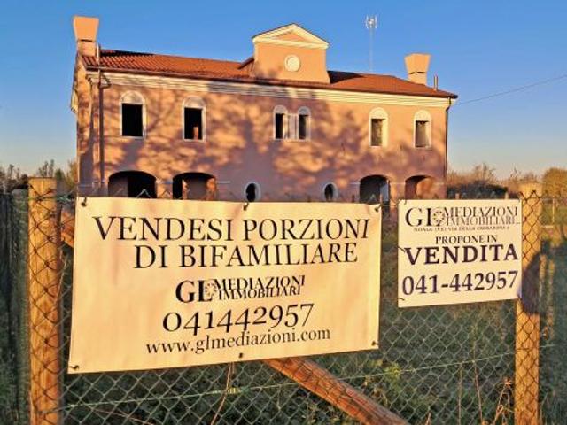 Porzione di bifamiliare dalle ampie metrature a Scorzè Rif. GL1554