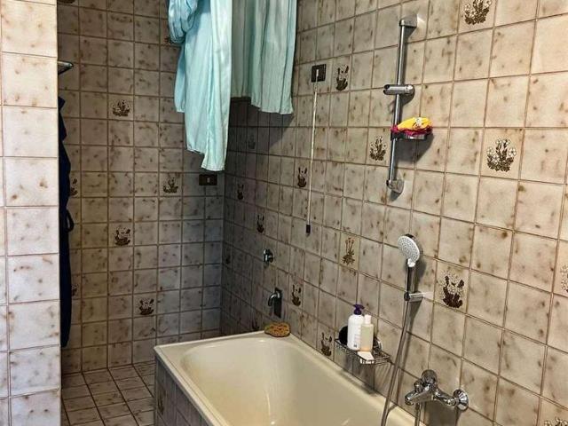 Porzione di casa con tre camere
