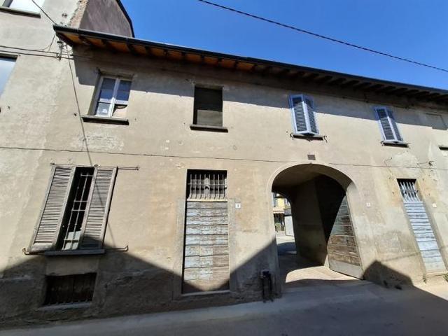 Porzione di casa da ristrutturare in centro a Meda