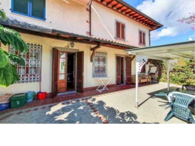 Porzione di Casa in affitto a Forte dei Marmi, arredato, giardino, caminetto TrovaCasa
