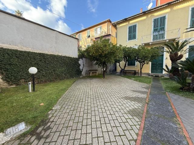 Porzione di Casa in affitto ad Alassio corso Dante Alighieri, 216, arredato, giardino privato, posto auto TrovaCasa