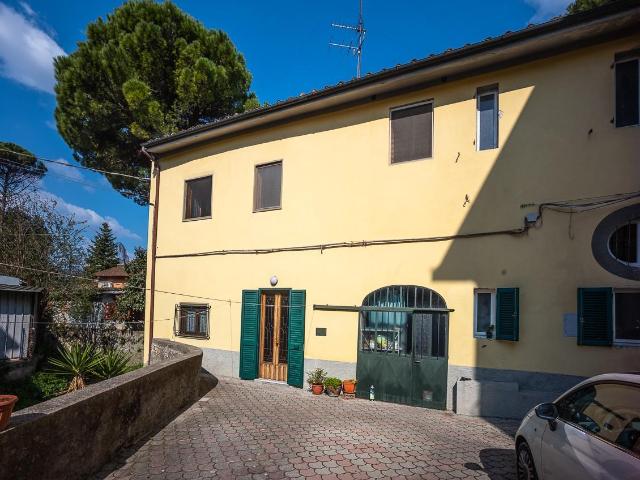 Porzione di casa in vendita a Buggiano in Buono composto da 5vani