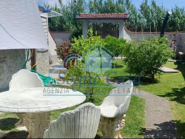 Porzione di casa in vendita a Luni