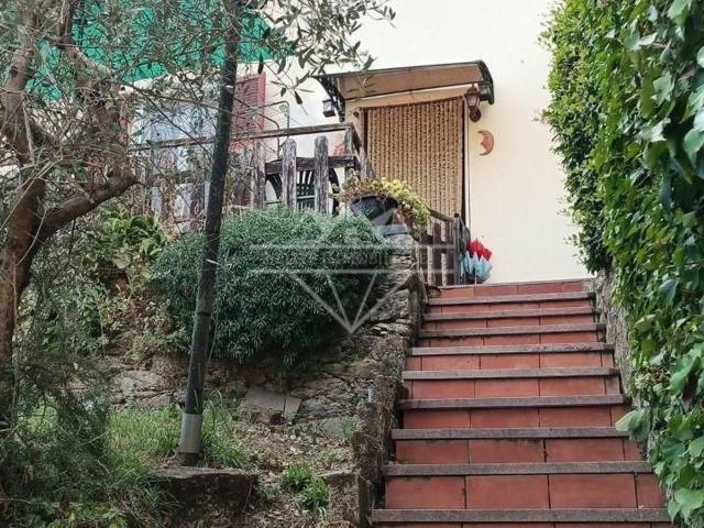 Porzione di casa in vendita a Luni