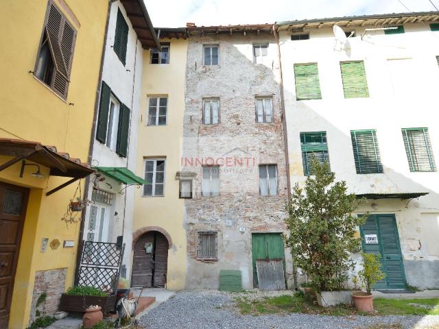 Porzione di casa in vendita a Lucca