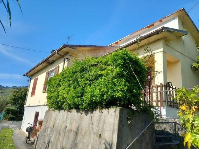 Porzione di casa in vendita a Massa