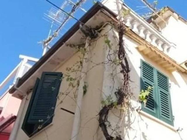 Porzione di casa in vendita a Massa