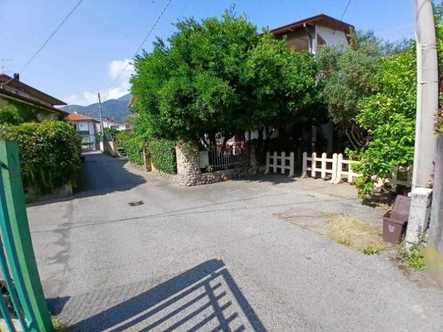 Porzione di casa in vendita a Massa