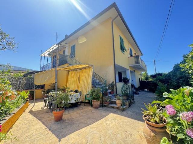 Porzione di casa in vendita a Massa