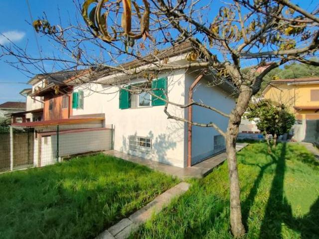 Porzione di casa in vendita a Massa 73 mq Rif: 1292251
