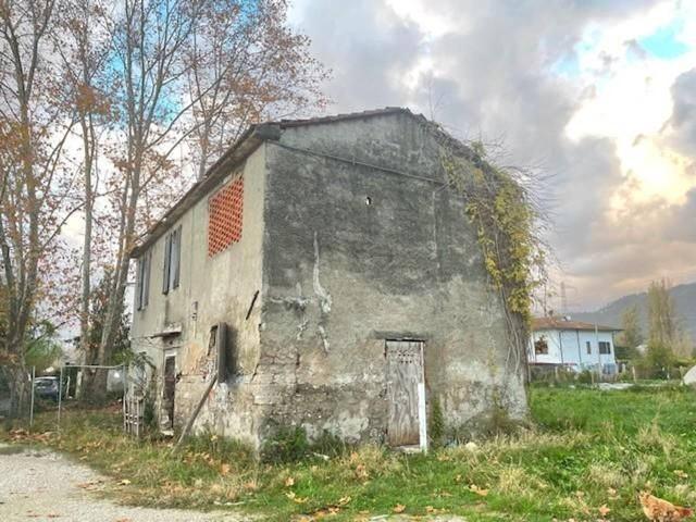 Porzione di casa in vendita a Massa