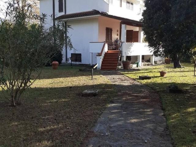 Porzione di casa in vendita a Massa