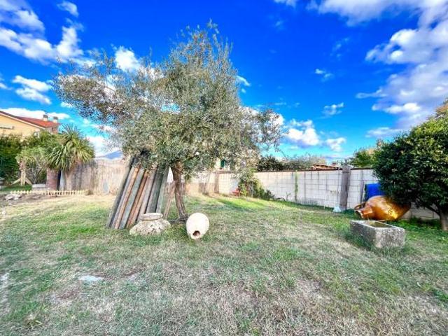 Porzione di casa in vendita a Massa 155 mq Rif: 1077904