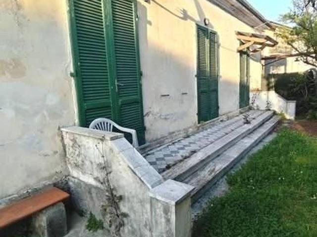 Porzione di casa in vendita a Massa