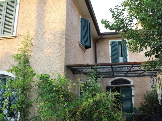 Porzione di casa in vendita a Massa