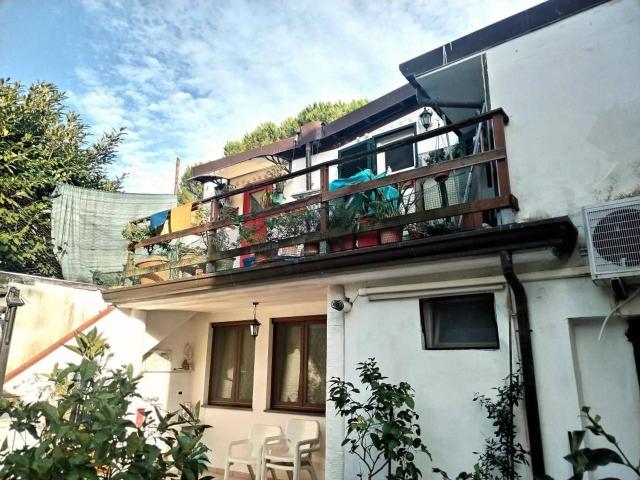 Porzione di casa in vendita a Massa