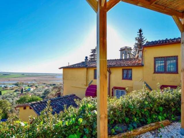 Porzione di casa in vendita a Massarosa