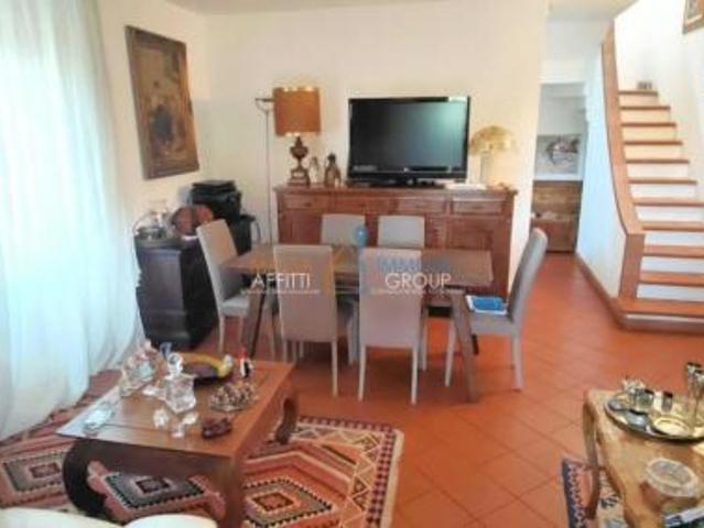 Porzione di casa in vendita a Montignoso