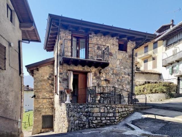 Porzione di casa in vendita a Pertica Alta