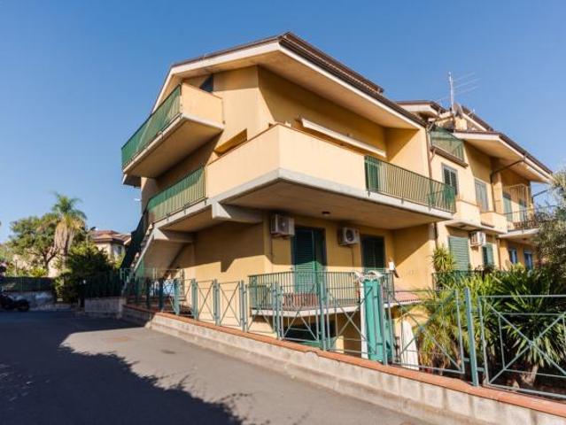 Porzione di casa in vendita a Sant'Agata li Battiati