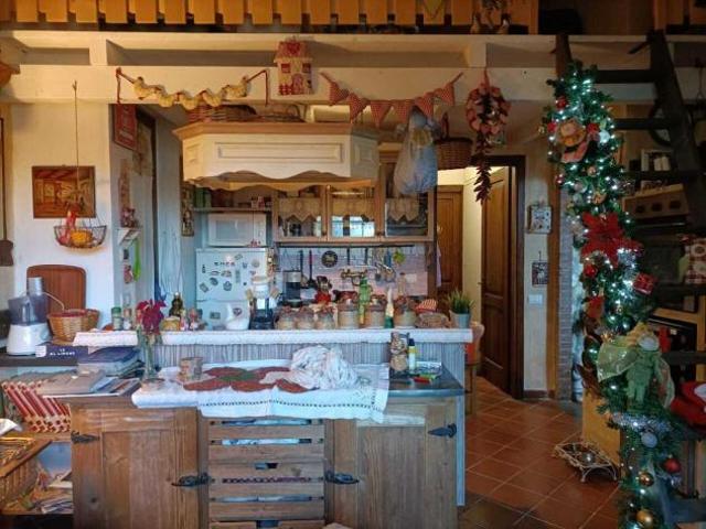 Porzione di casa in vendita a Semproniano