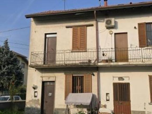Porzione di casa indipendente con box e rustico su due livelli