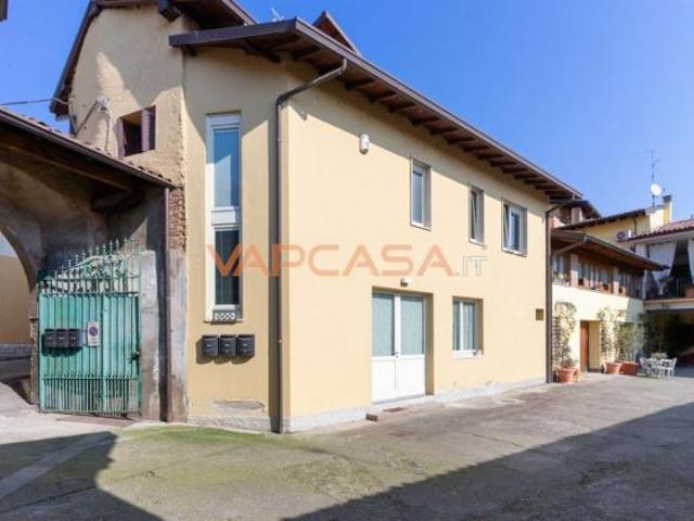 PORZIONE DI CASA INDIPENDENTE IN CORTE