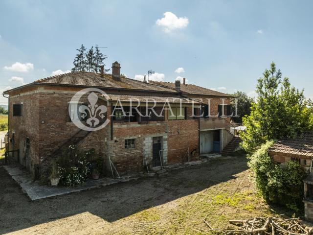 Porzione di casale di circa 225 mq da ristrutturare nella ca. 225m² Montepulciano Stazione