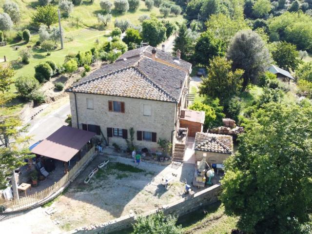 Porzione di casale suddiviso in due appartamenti ristruttura. 205m² Volterra