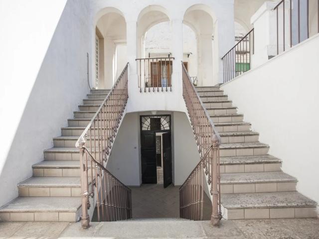 Porzione di palazzo del ’700 con terrazze panoramiche 170m² Oria