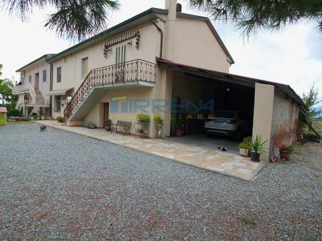 Porzione di rustico in vendita a Cascina, Latignano