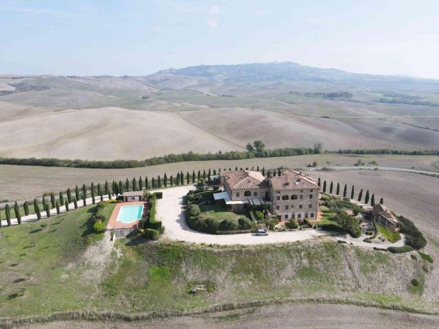 Porzione in borgo medievale con piscina, Volterra, Pisa To. 167m² Castelnuovo di Val di Cecina