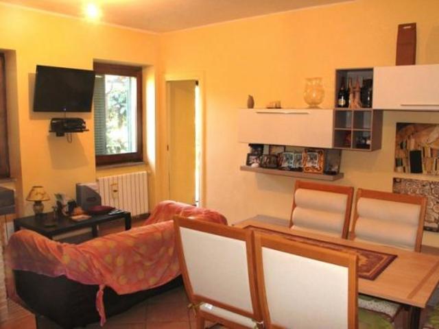Porano Vendesi abitazione indipendente e ristrutturata con garage e area esterna, immersa nel verde ma non isolata. A pochi chilometri da Orvieto