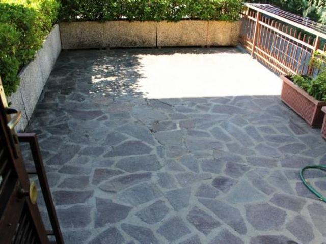Porano – Vendesi appartamento con area esterna e garage