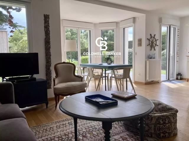 PORNIC APPARTEMENT VUE MER AVEC SON JARDIN PRIVATIF