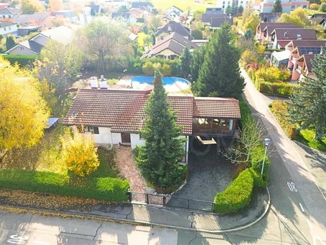 Porrentruy – Wunderschöne, geräumige Villa mit Schwimmbad, Jacuzzi und Selbstversorgerunterkünften