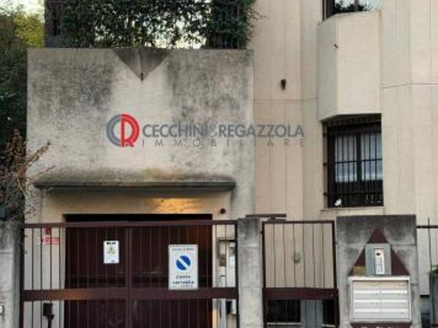 Posto auto coperto in vendita a Milano