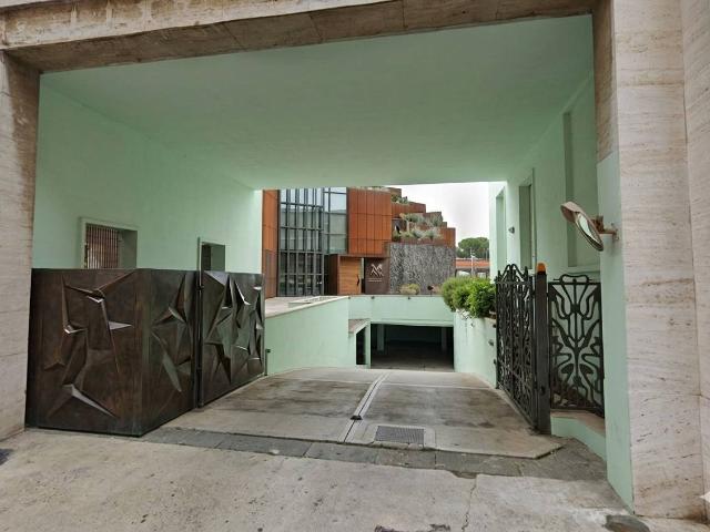 Posto auto coperto in vendita a Livorno