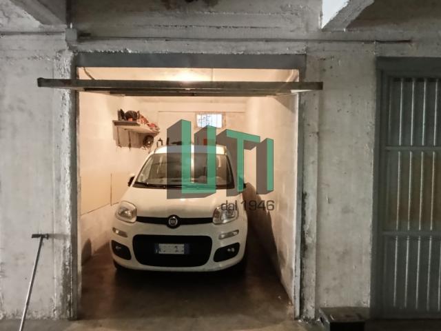 Posto auto coperto in vendita in via lunga, Firenze