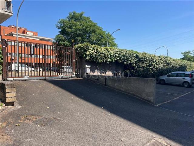 Posto Auto di 10 mq a Cinecittà, Quadraro Roma