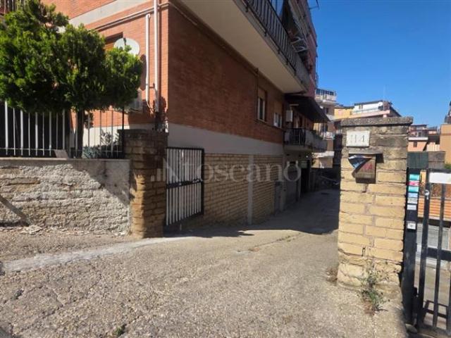 Posto Auto di 232 mq a Magliana, Trullo, Parco de' Medici Roma