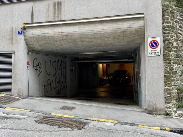 Posto auto in vendita a Trieste