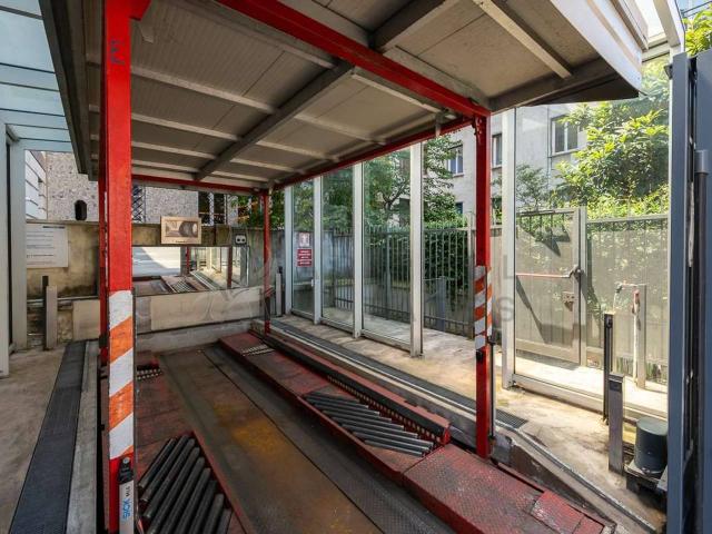 Posto auto in vendita a Milano