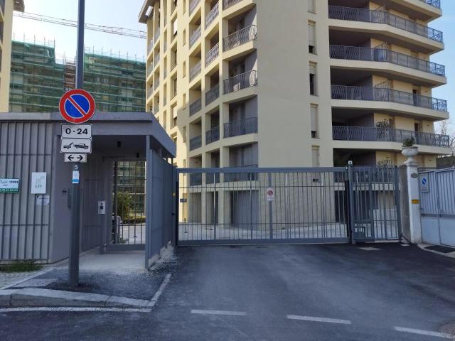 Posto auto in vendita a Milano