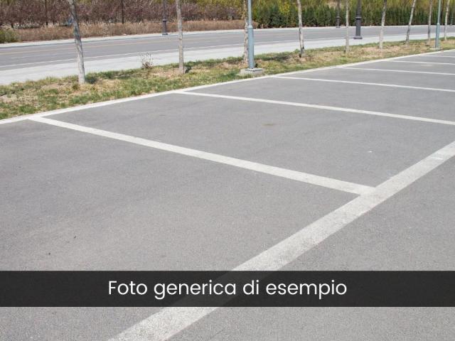 Posto auto in vendita a Roma