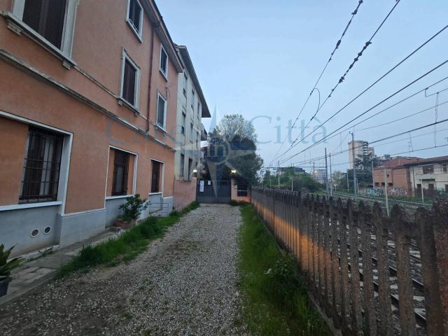 Posto auto scoperto in vendita a Milano, Maggiolina