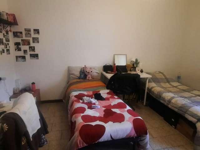 Posto letto in affitto in appartamento con 3 camere da letto